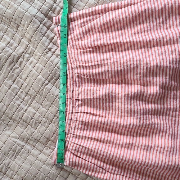 Cute skirt with pockets! - Picture 2 of 4